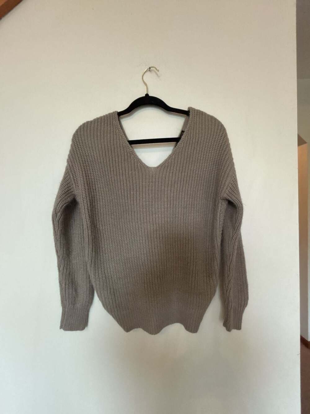 Love Tree Twist Back Sweater Size Small Taupe Ribbed Knit Pullover